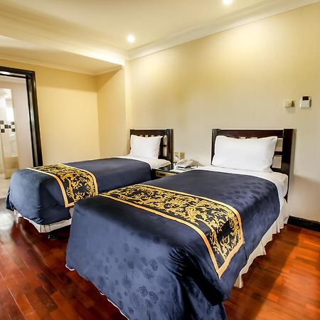 Singgasana Hotel Surabaya Exterior photo