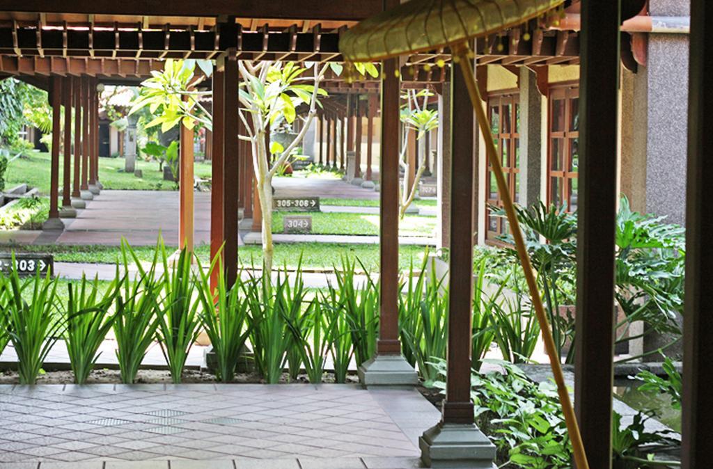 Singgasana Hotel Surabaya Exterior photo