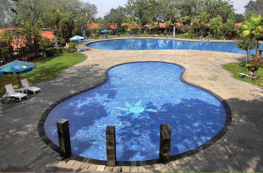 Singgasana Hotel Surabaya Exterior photo
