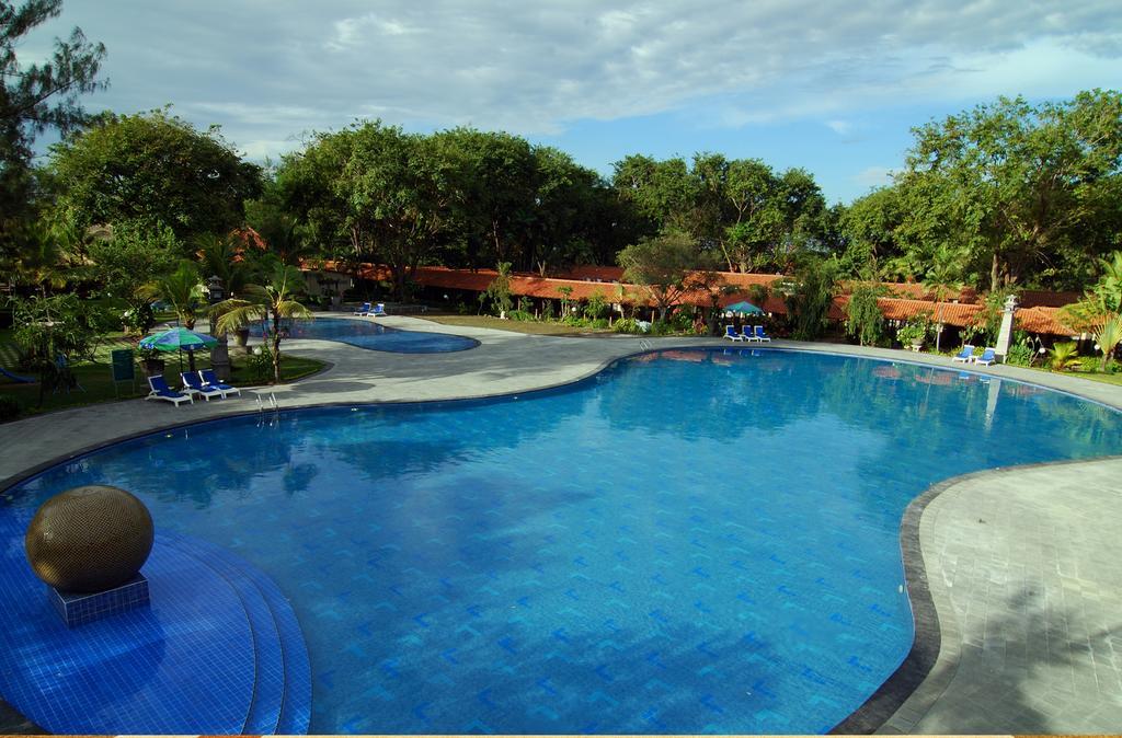 Singgasana Hotel Surabaya Exterior photo