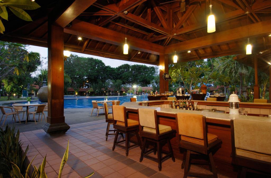 Singgasana Hotel Surabaya Exterior photo
