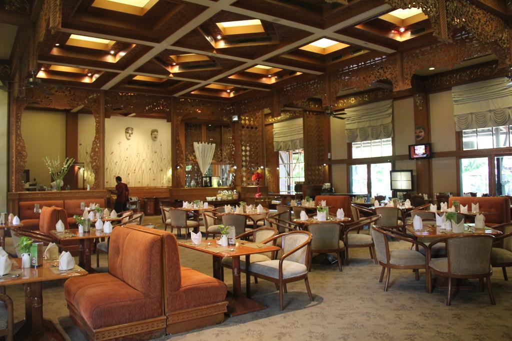 Singgasana Hotel Surabaya Exterior photo