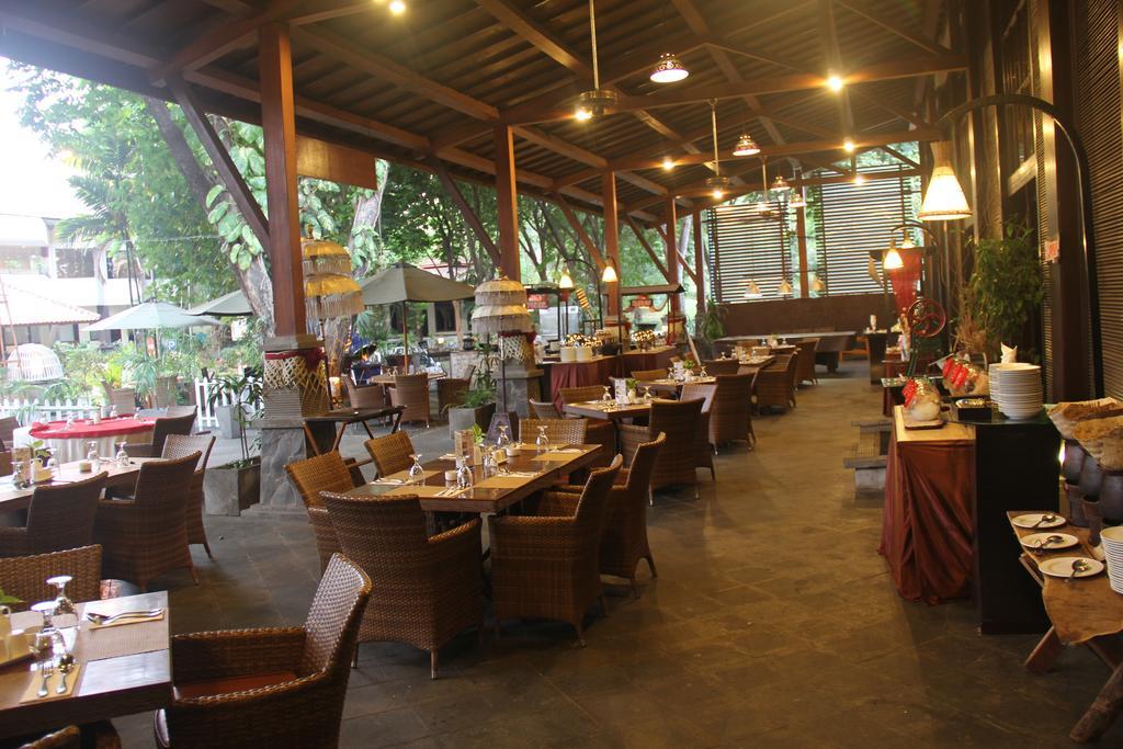 Singgasana Hotel Surabaya Exterior photo
