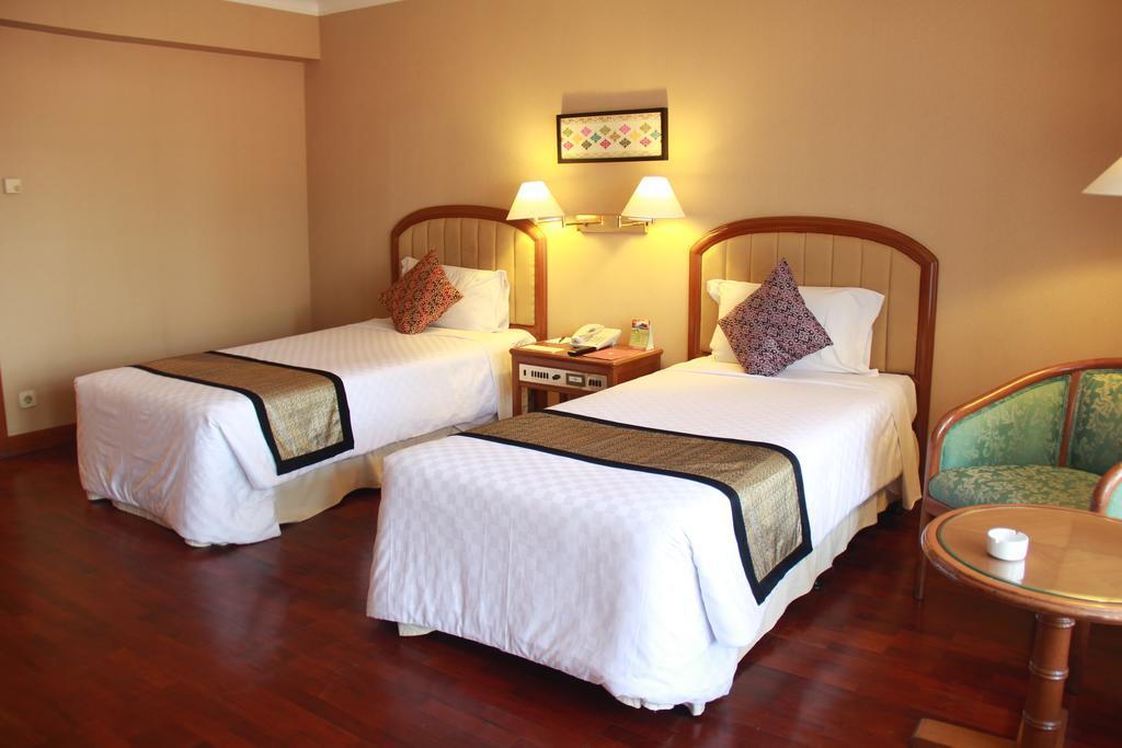 Singgasana Hotel Surabaya Room photo
