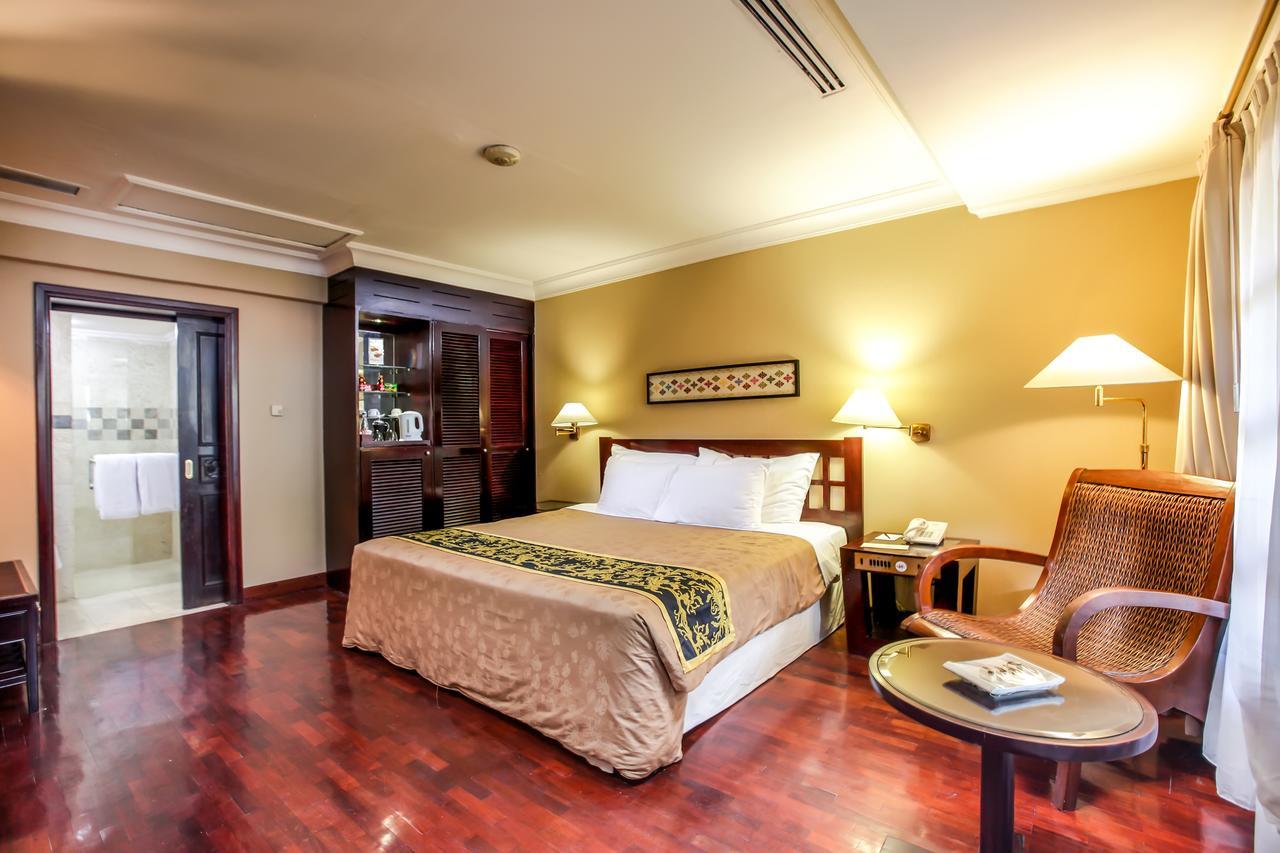 Singgasana Hotel Surabaya Exterior photo