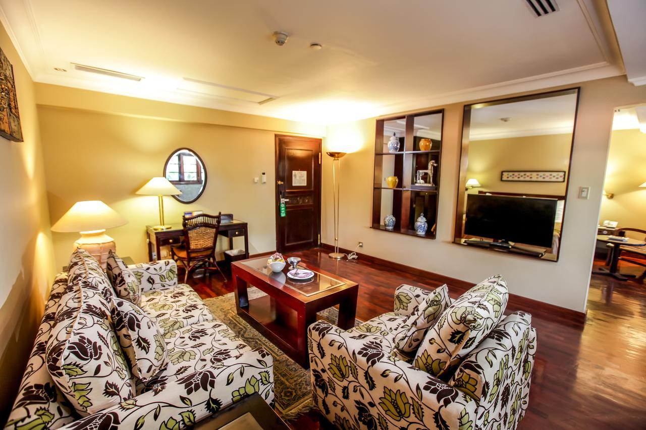 Singgasana Hotel Surabaya Exterior photo