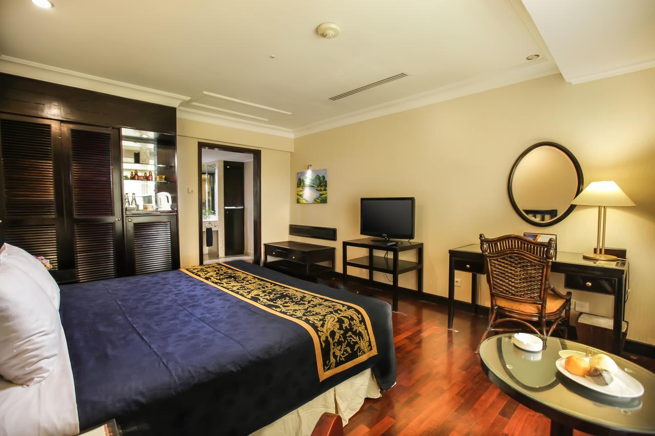 Singgasana Hotel Surabaya Exterior photo