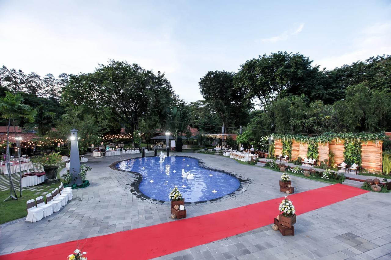 Singgasana Hotel Surabaya Exterior photo