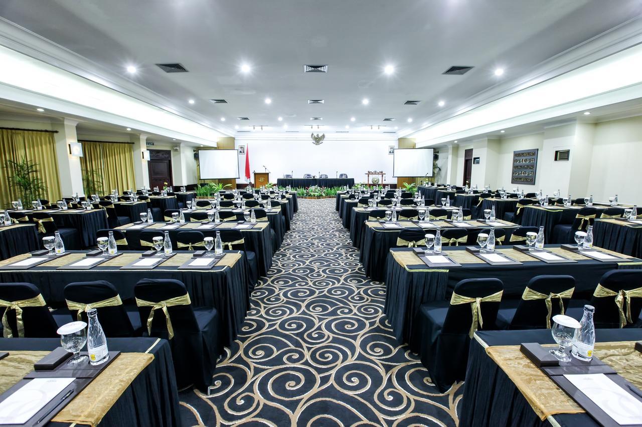 Singgasana Hotel Surabaya Exterior photo