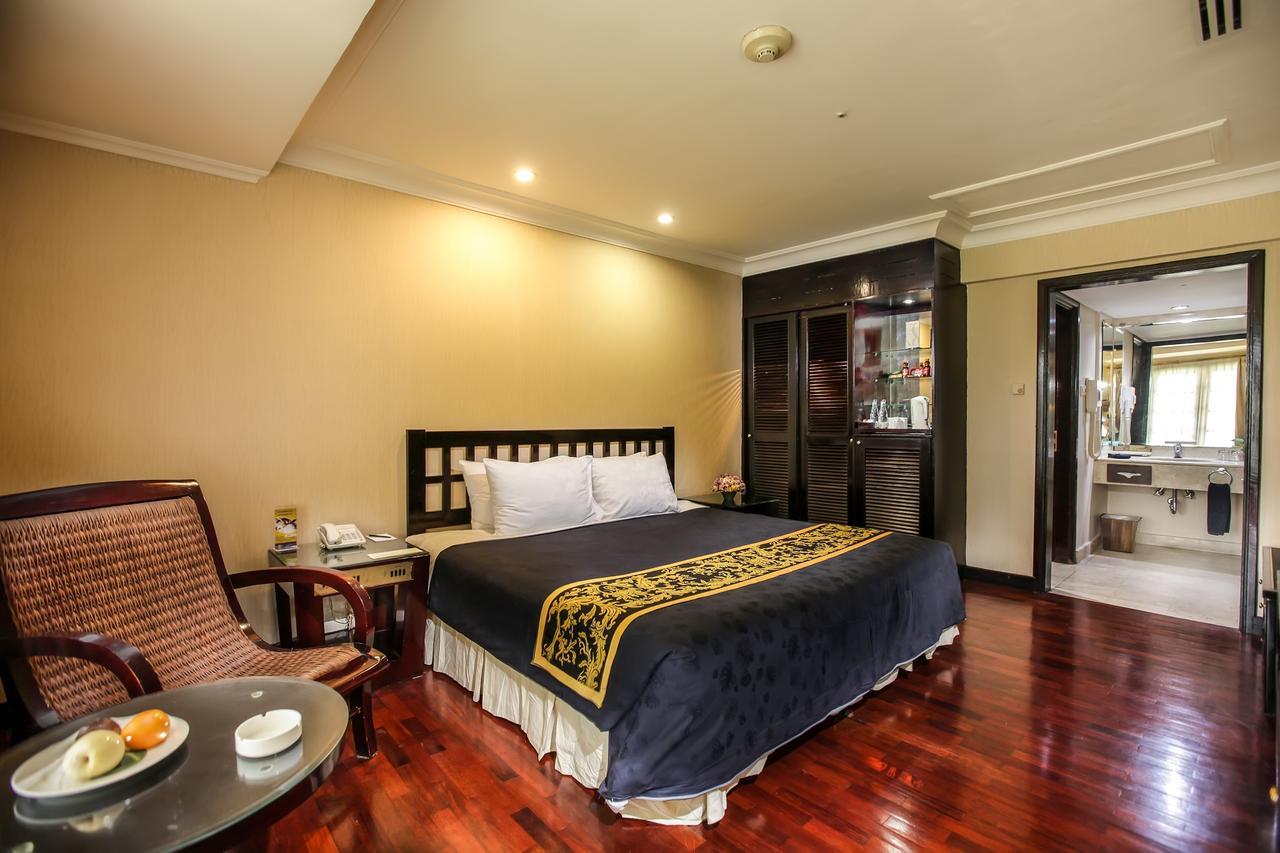Singgasana Hotel Surabaya Exterior photo