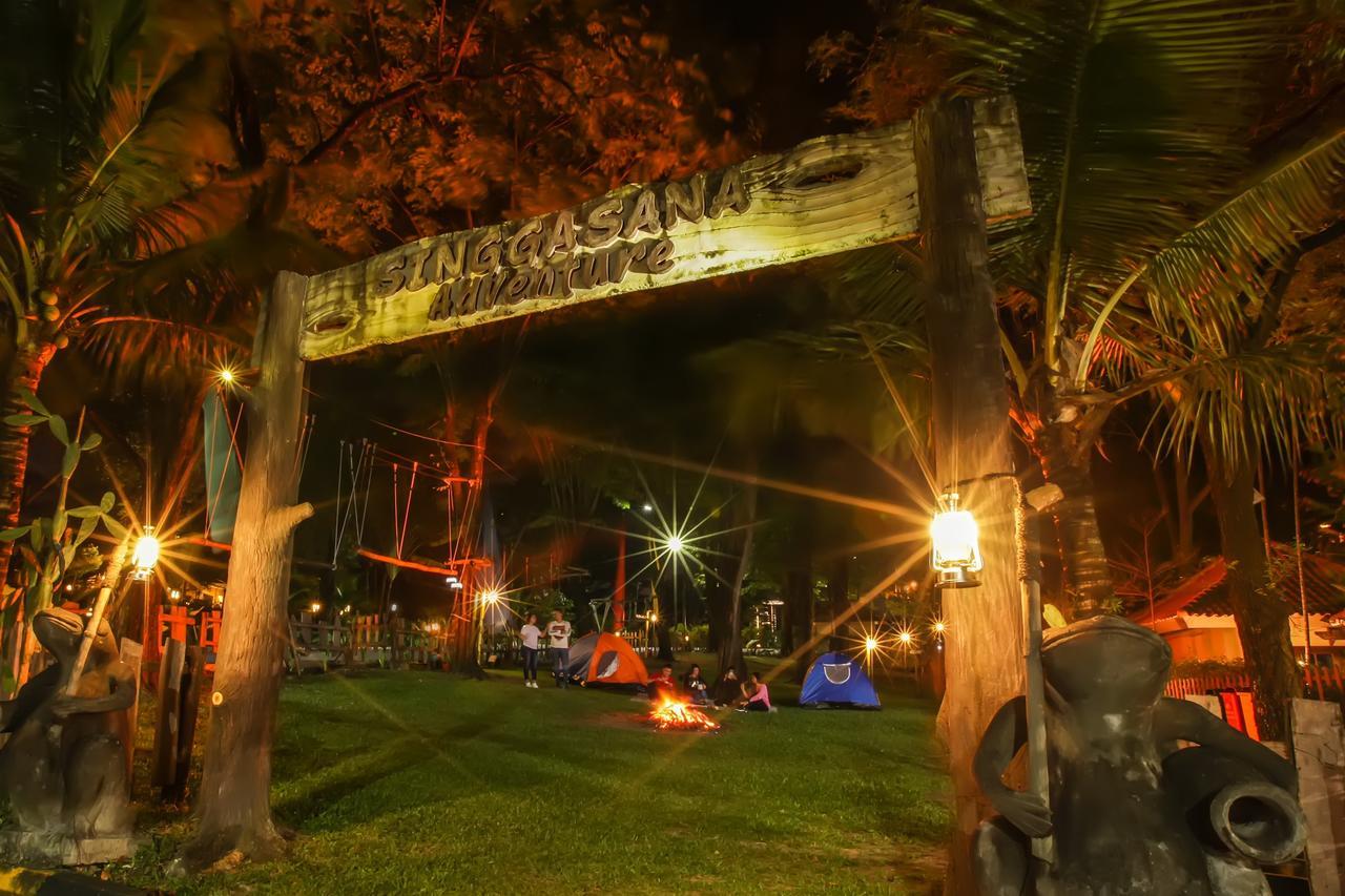 Singgasana Hotel Surabaya Exterior photo