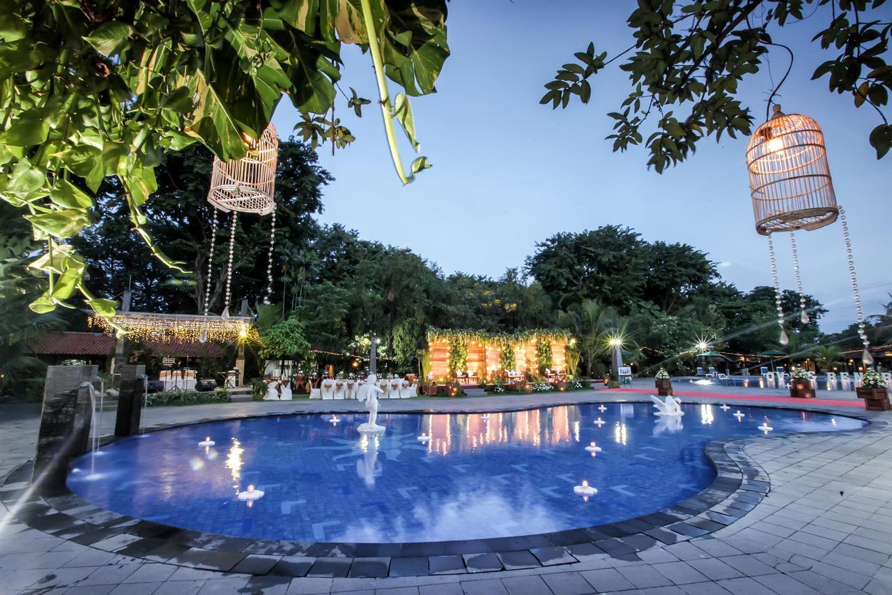 Singgasana Hotel Surabaya Exterior photo