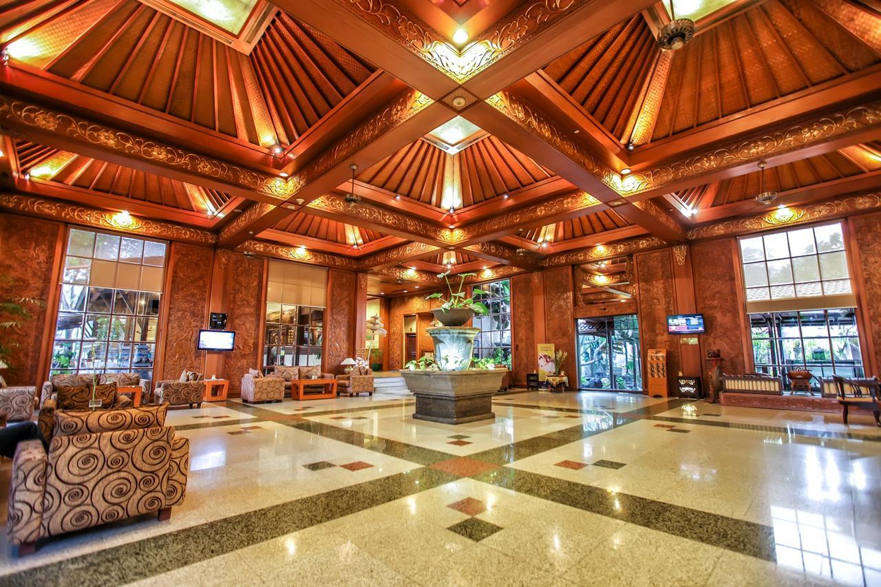 Singgasana Hotel Surabaya Exterior photo