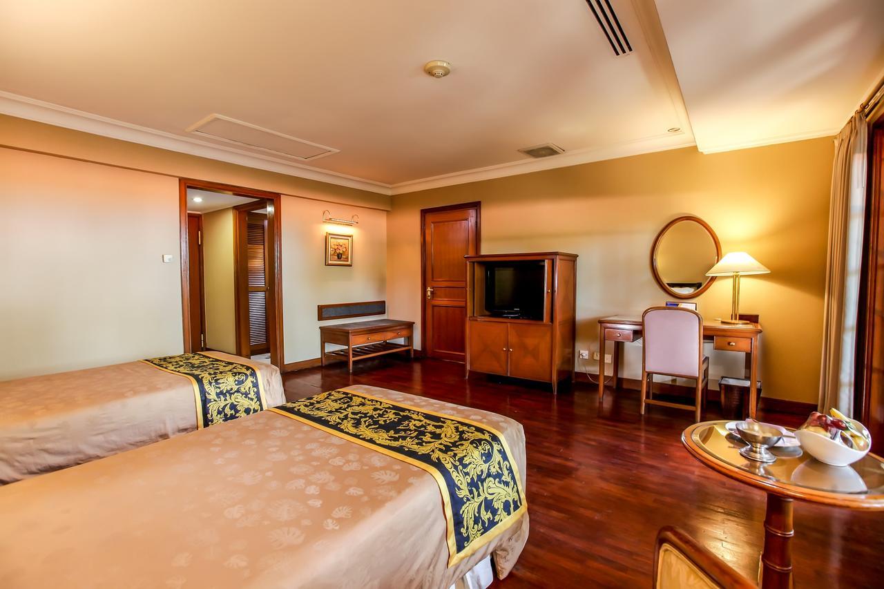 Singgasana Hotel Surabaya Exterior photo