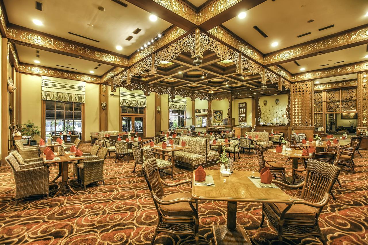 Singgasana Hotel Surabaya Exterior photo