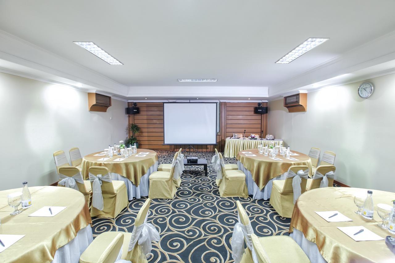 Singgasana Hotel Surabaya Exterior photo