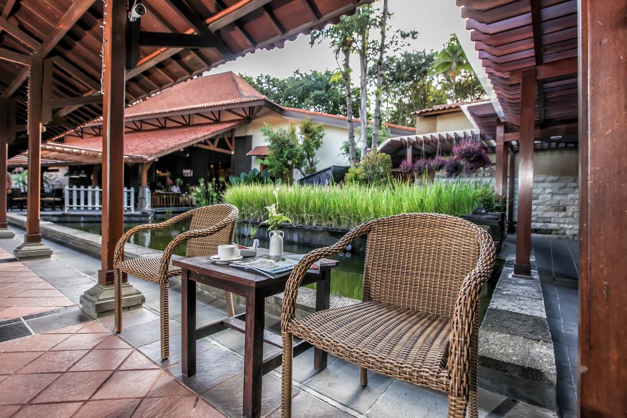 Singgasana Hotel Surabaya Exterior photo