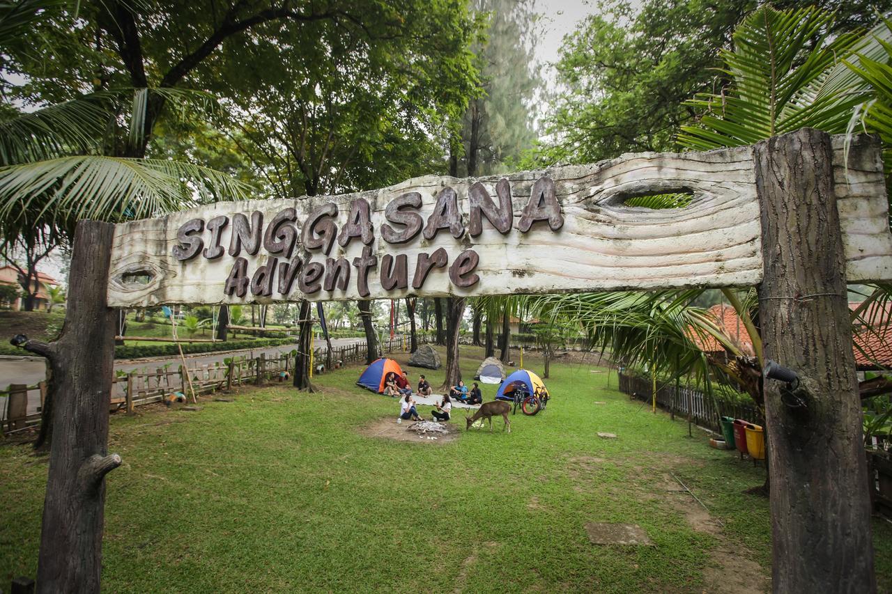 Singgasana Hotel Surabaya Exterior photo