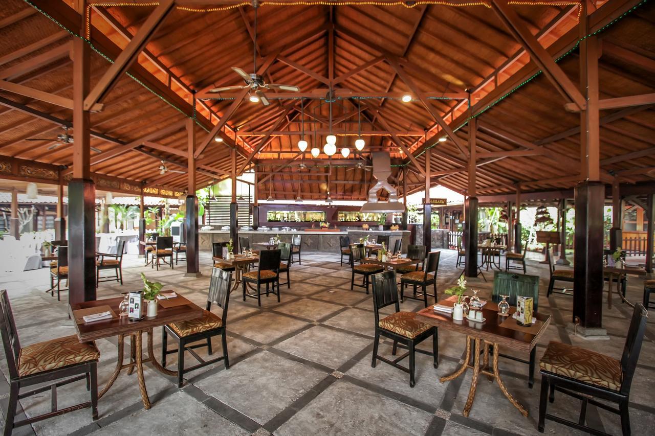 Singgasana Hotel Surabaya Exterior photo