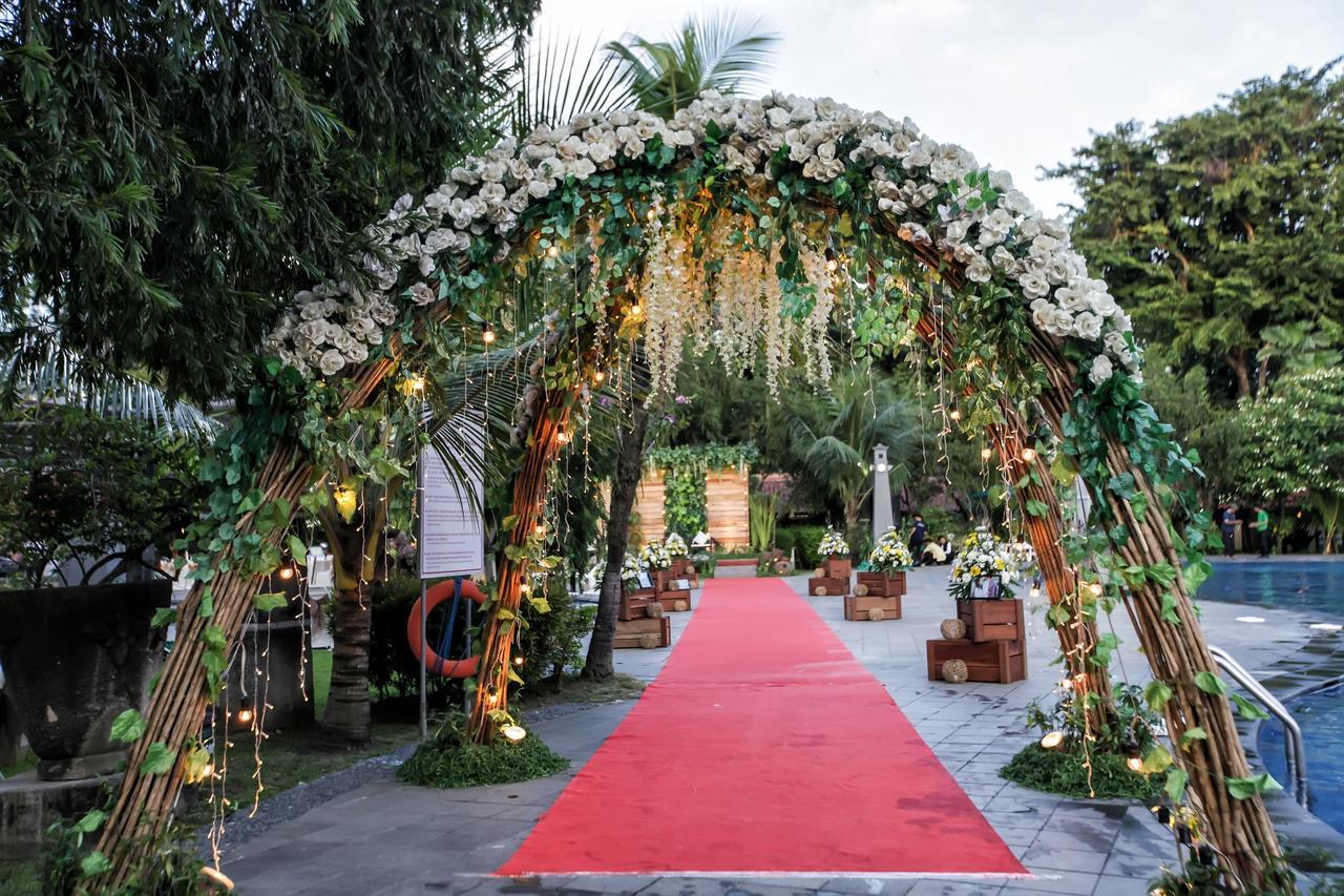 Singgasana Hotel Surabaya Exterior photo